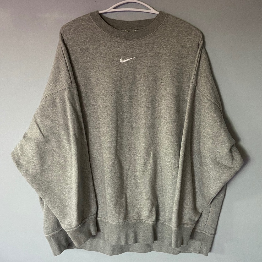 Nike Crewneck!!